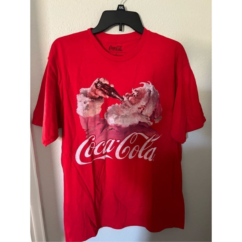 ❤️Coca Cola Men’s Graphic Christmas Tee